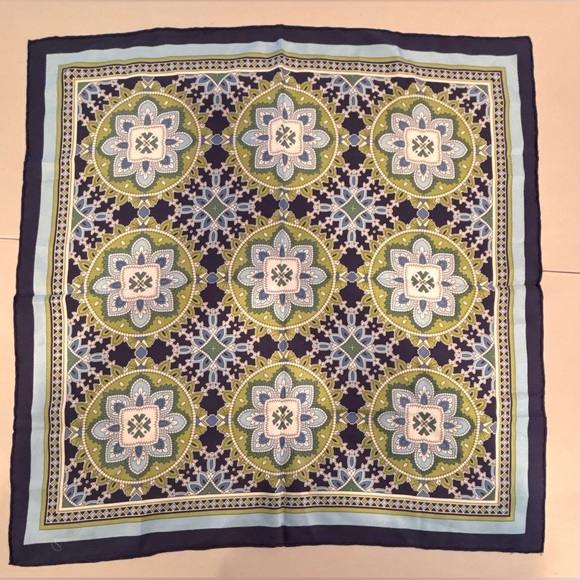 Vera Bradley | ladies square silk scarf. - Picture 6 of 9